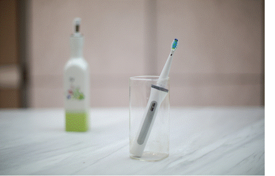 告别手动牙刷 Mcomb R3负离子声波电动牙刷测评